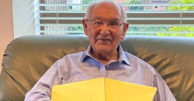 À 104 ans, ce papy a obtenu son doctorat et a décrypté une énigme mathématique remontant à plus de 2 siècles