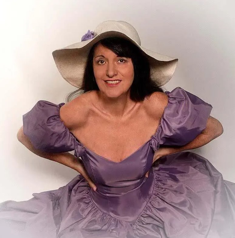 Elle a 71 ans et est mannequin professionnel depuis 40 ans : «J'ai le sentiment d'avoir vingt ans quand je suis en maillot de bain»