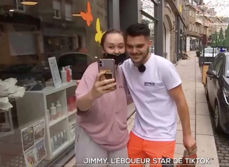 Jimmy, un éboueur, connaît un grand succès sur TikTok et contribue à combattre les stéréotypes liés à son métier
