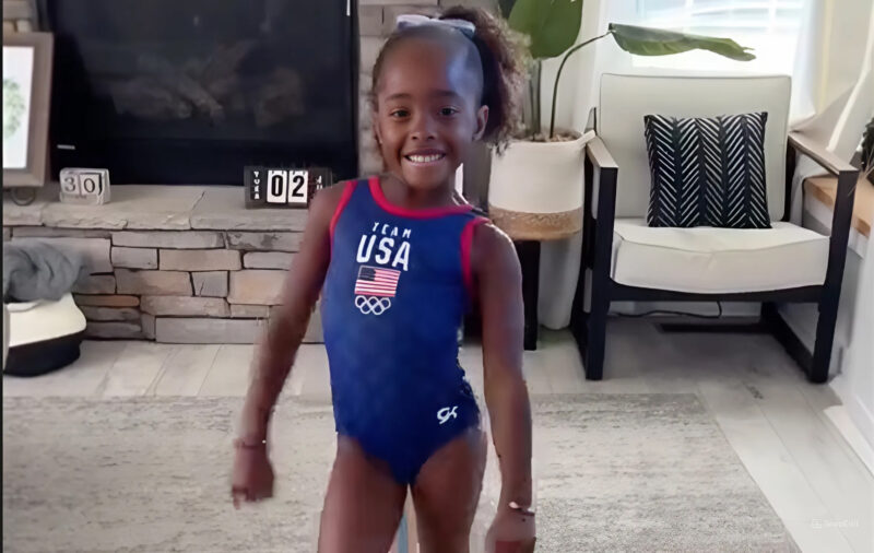 Le petit espoir olympique a montré sa routine de gymnastique et c’est impressionnant !