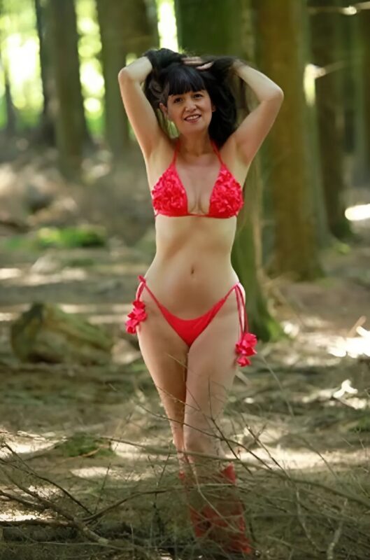 Elle a 71 ans et est mannequin professionnel depuis 40 ans : «J'ai le sentiment d'avoir vingt ans quand je suis en maillot de bain»
