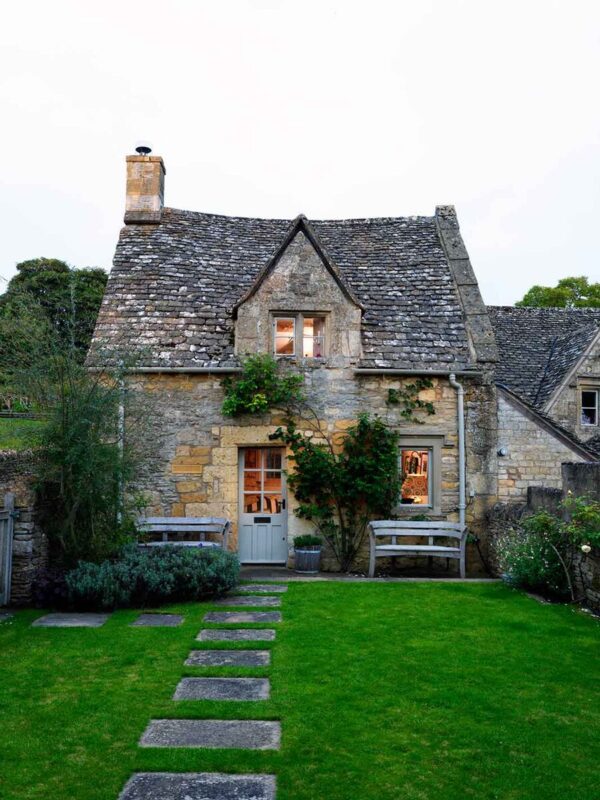 Comment les Britanniques vivent dans une maison vieille de 300 ans : vous allez être surpris lorsque vous verrez l'intérieur