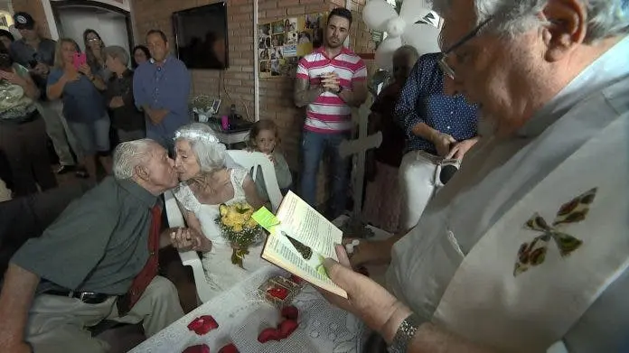 Âgée de 96 ans, elle épouse l'amour de sa vie dans une pension pour personnes retraitées