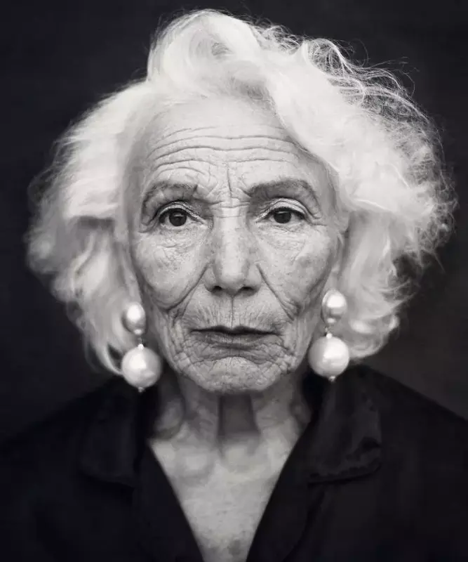 Pour défier l'industrie de la mode, une agence de mode embauche uniquement des mannequins de plus de 45 ans, et leurs photos sont merveilleuses