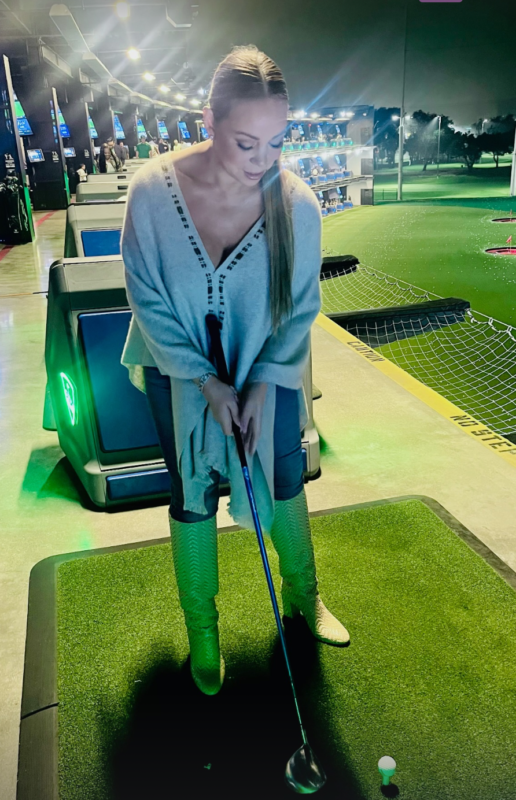 Mariah Carey joue au mini-golf à la manière de Mariah Carey, littéralement