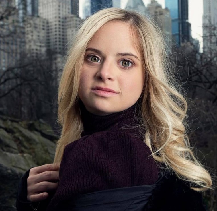 Une jeune fille de 24 ans entre dans l'histoire en devenant le premier mannequin de Victoria'sSecret atteint du syndrome de Down