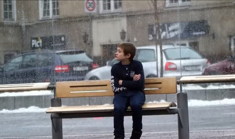Aideriez-vous un enfant gelé, abandonné dans le froid ? (Résultats d'une expérience sociale)