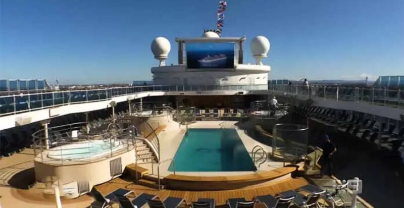 Un couple fait 51 croisières successives parce que c'est moins coûteux que la vie en maison de retraite