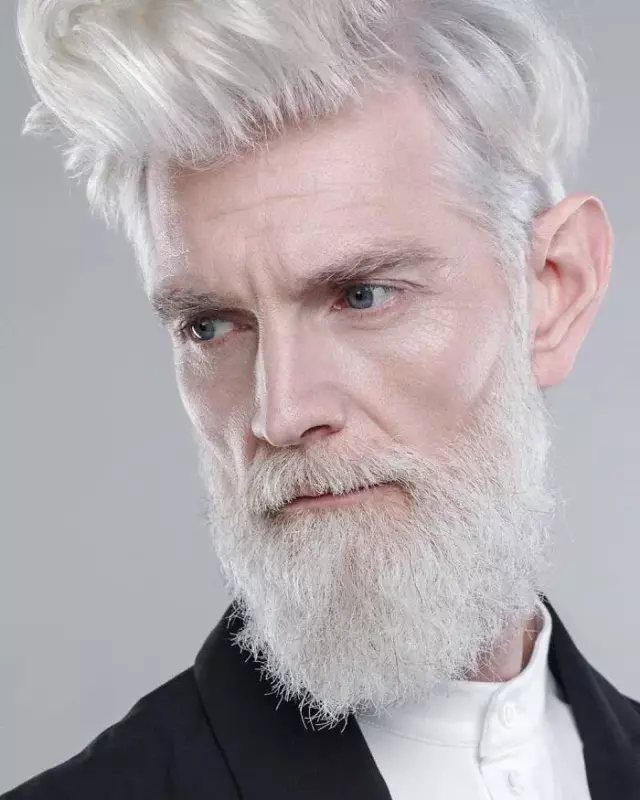 Pour défier l'industrie de la mode, une agence de mode embauche uniquement des mannequins de plus de 45 ans, et leurs photos sont merveilleuses