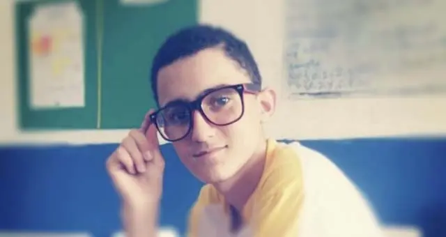 Le fils d'une éboueuse obtient d'excellentes notes au lycée et bénéficie de félicitations pour sa réussite