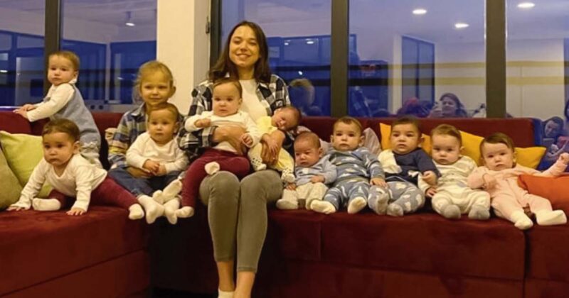 Âgée de 23 ans, elle a onze enfants et rêve d'en avoir cent pour être la plus grande famille au monde