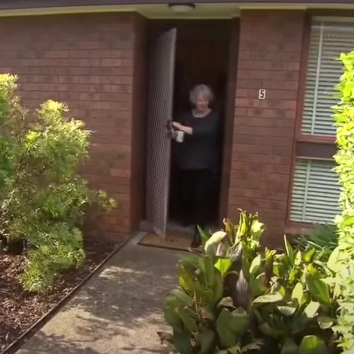 Une dame loue une maison depuis plus de 20 ans : son propriétaire bienveillant lui offre la maison