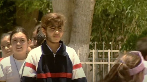 L'homme-loup s'est dissimulé aux yeux des gens à cause de son physique, puis il a eu des filles qui lui ressemblaient