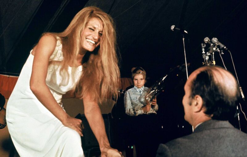 Dalida et François Mitterrand en couple ? Orlando, le frère de la chanteuse, fait des confidences surprenantes : "Je sais que..."