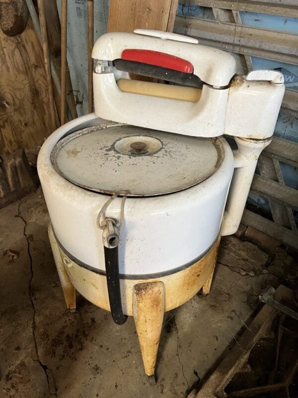 Objet insolite trouvé dans un vide-grenier : sa véritable utilité m’a laissé sans voix ! Découvrez ce que c’est…
