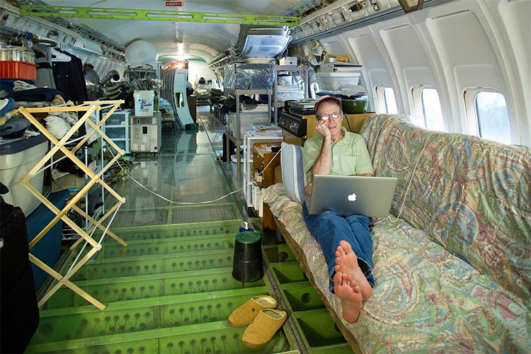 Cet homme a transformé un avion en maison ! Découvrez l'intérieur