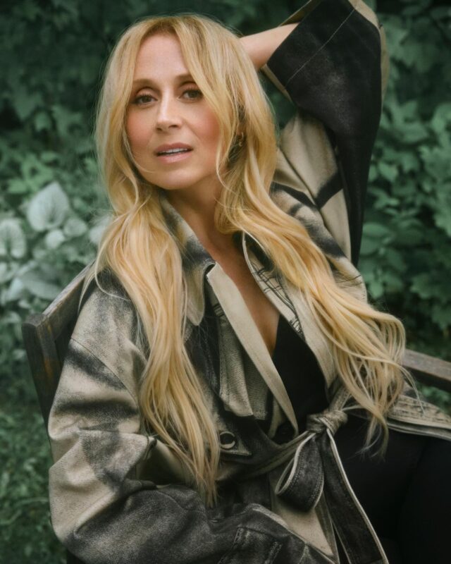 Lara Fabian défie les critiques et brille à 54 ans ✨💪