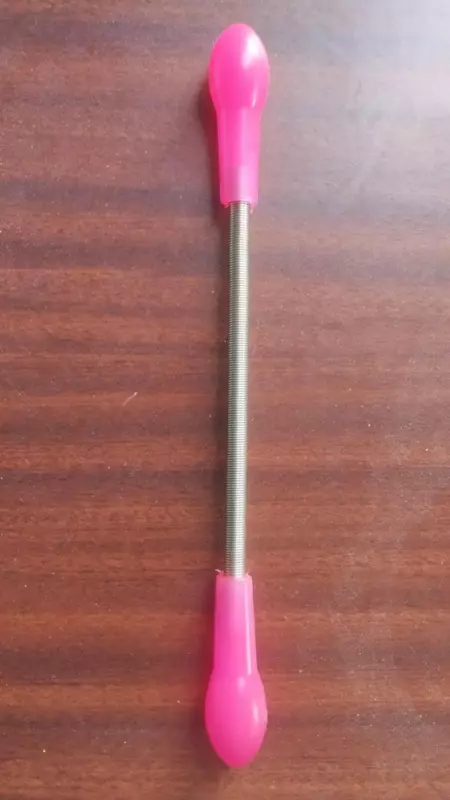 J'ai découvert un objet étrange dans la trousse de maquillage de ma mère : C'est quoi cet objet mystérieux ?