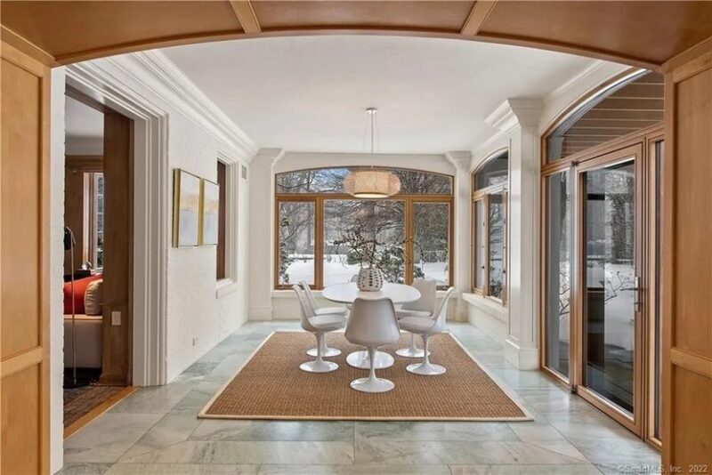 Richard Gere met en vente sa maison du Connecticut au prix de 11 millions d'euros après avoir annoncé une nouvelle déchirante...
