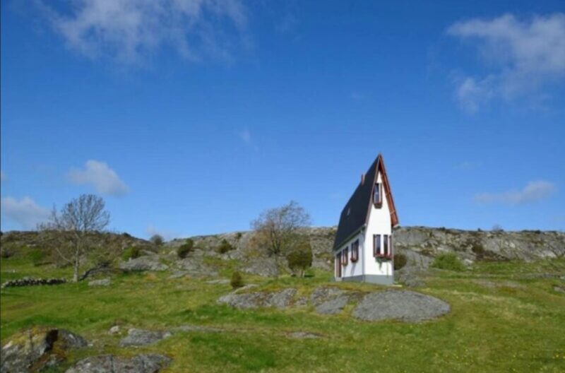 La maison la plus exiguë du monde est à découvrir et son intérieur est particulièrement captivant.