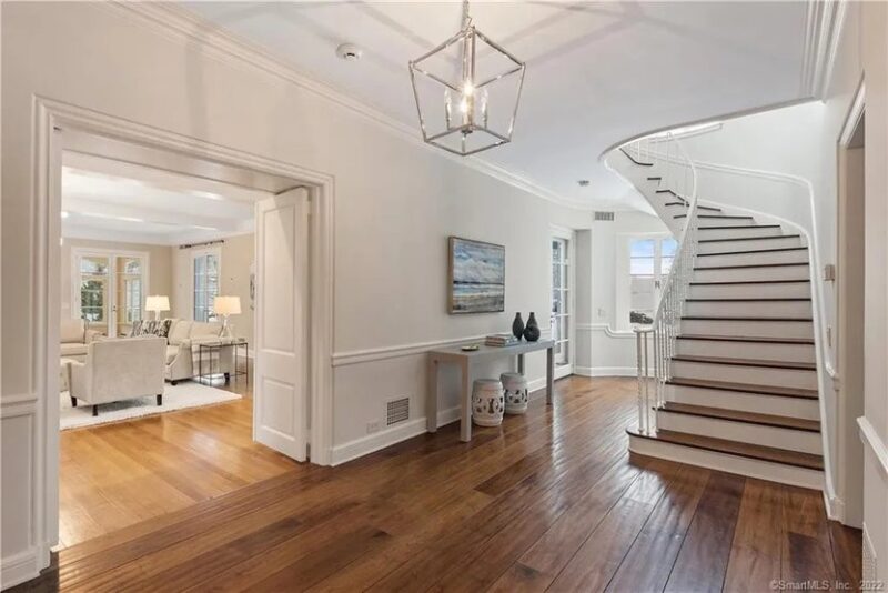 Richard Gere met en vente sa maison du Connecticut au prix de 11 millions d'euros après avoir annoncé une nouvelle déchirante...