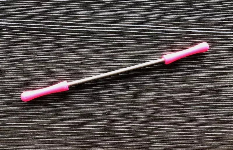 J'ai découvert un objet étrange dans la trousse de maquillage de ma mère : C'est quoi cet objet mystérieux ?