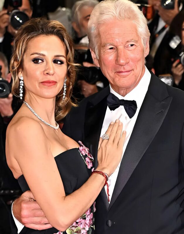 Richard Gere met en vente sa maison du Connecticut au prix de 11 millions d'euros après avoir annoncé une nouvelle déchirante...