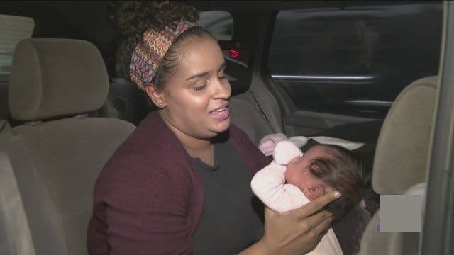 Une maman a été sanctionnée par une lourde amende alors qu'elle allaitait son nourrisson de 3 semaines dans sa voiture