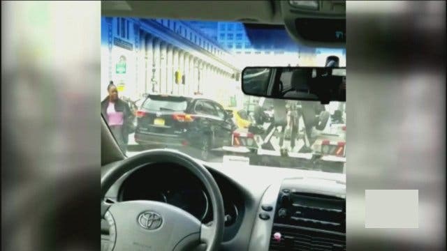 Une maman a été sanctionnée par une lourde amende alors qu'elle allaitait son nourrisson de 3 semaines dans sa voiture