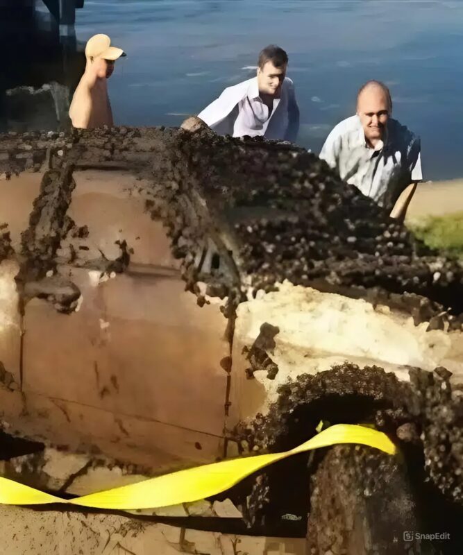 Par hasard, il découvre une voiture immergée dans la rivière et alerte la police