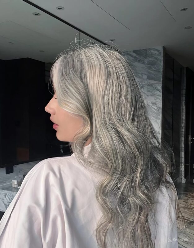 Ma femme a fait le choix d’assumer ses cheveux gris horribles