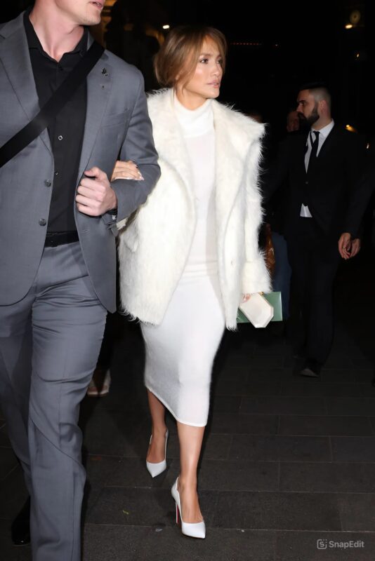 Le nouvel homme de la vie de Jennifer Lopez intrigue les fans et enflamme les réseaux