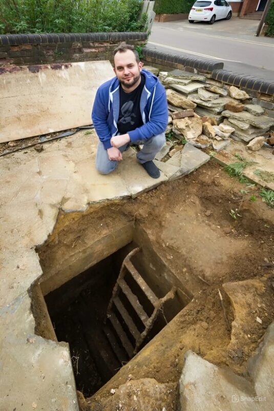 L'homme a entendu des sons curieux sous le garage, ce qui l'a conduit à faire une découverte surprenante