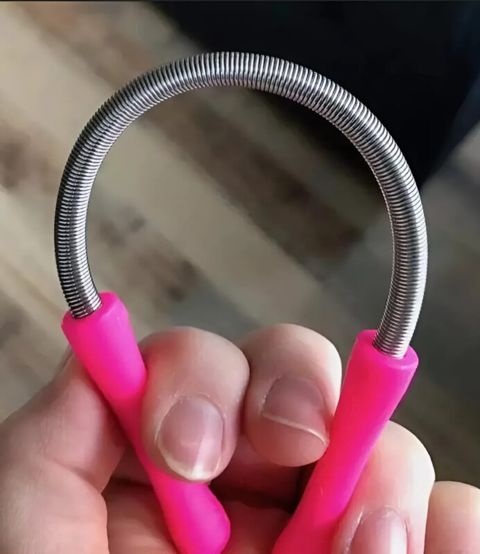 J'ai découvert un objet étrange dans la trousse de maquillage de ma mère : C'est quoi cet objet mystérieux ?