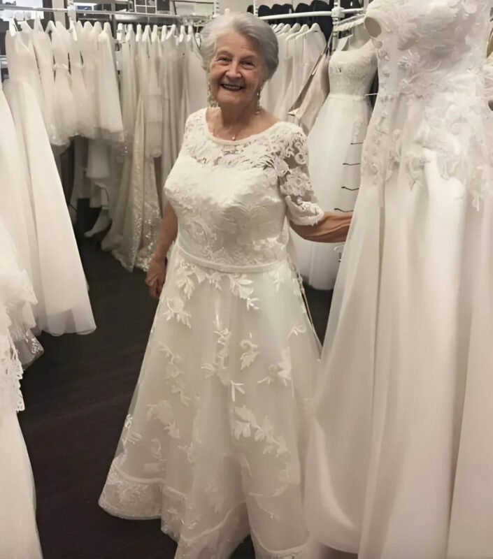 Sa fille lui a dit de cesser de jouer et d'enlever sa robe de mariée