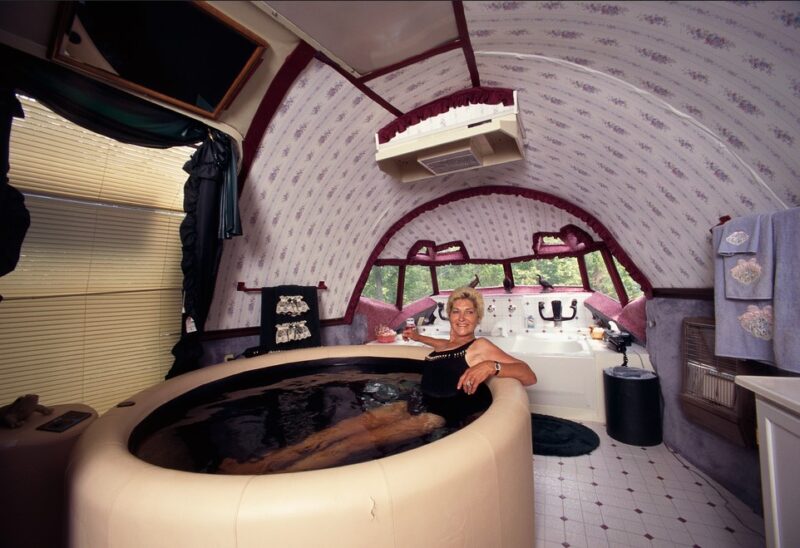 Une femme a acquis un avion et l'a rénové : voyez à quoi ressemble l'intérieur de cette maison atypique