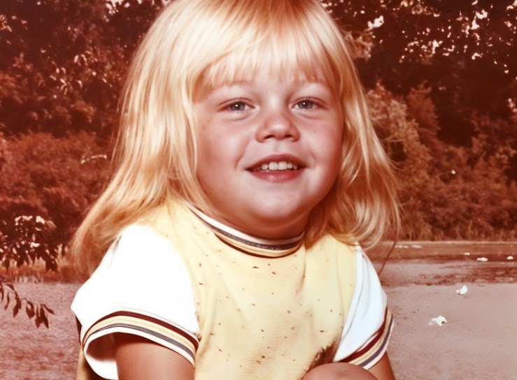 Pouvez-vous deviner quel acteur, qui compte aujourd'hui parmi les plus rémunérés du cinéma, a passé son enfance dans cette maison au toit rafistolé, qui témoigne d'une enfance « médiocre » ?