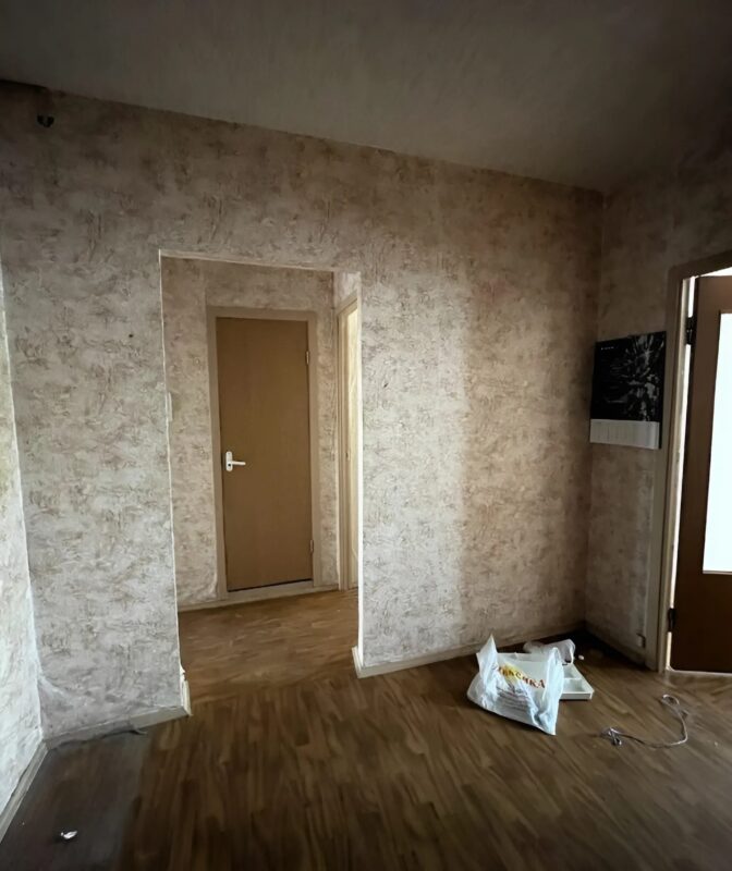 Une femme a acheté un appartement en très mauvais état et l'a transformé au point de le rendre méconnaissable : photos avant/après