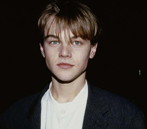 Pouvez-vous deviner quel acteur, qui compte aujourd'hui parmi les plus rémunérés du cinéma, a passé son enfance dans cette maison au toit rafistolé, qui témoigne d'une enfance « médiocre » ?