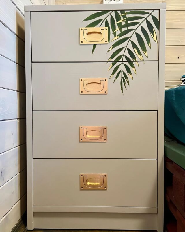 "Mon mari a transformé notre vieille commode en une véritable œuvre d'art : photo avant/après