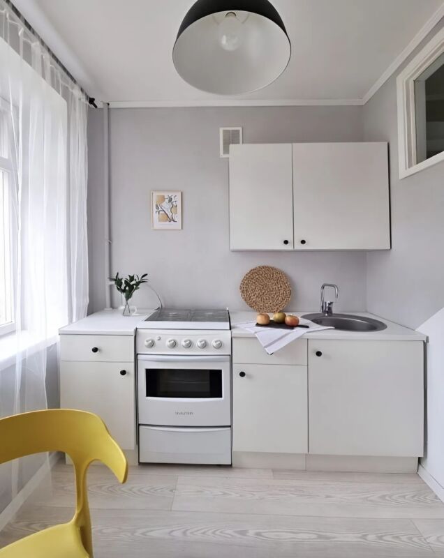 Un homme entreprend la rénovation de sa cuisine en solitaire : le résultat révèle une surprise incroyable