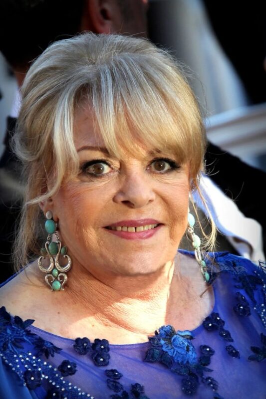 Vie solitaire, lourde maladie et isolement du monde du showbiz : l'actrice française, âgée de 85 ans, est totalement méconnaissable