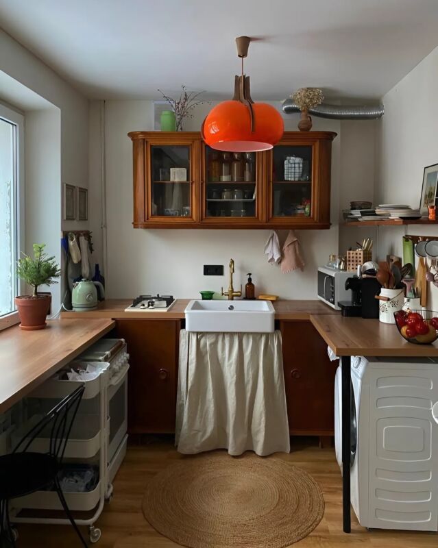 Une famille a acquis un immeuble dans un vieux quartier et l'a rénové de façon moderne : regardez comment leur maison a été transformée