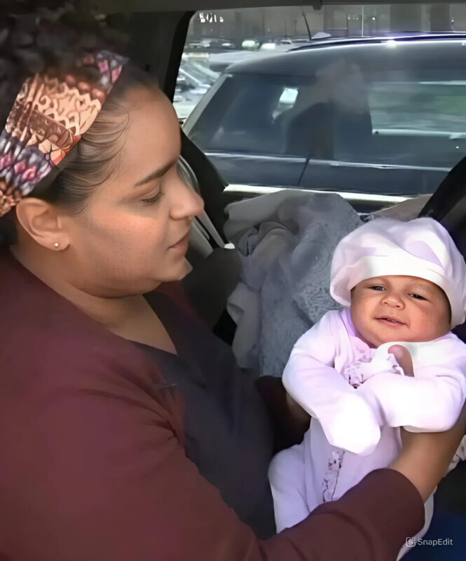 Une maman a été sanctionnée par une lourde amende alors qu'elle allaitait son nourrisson de 3 semaines dans sa voiture