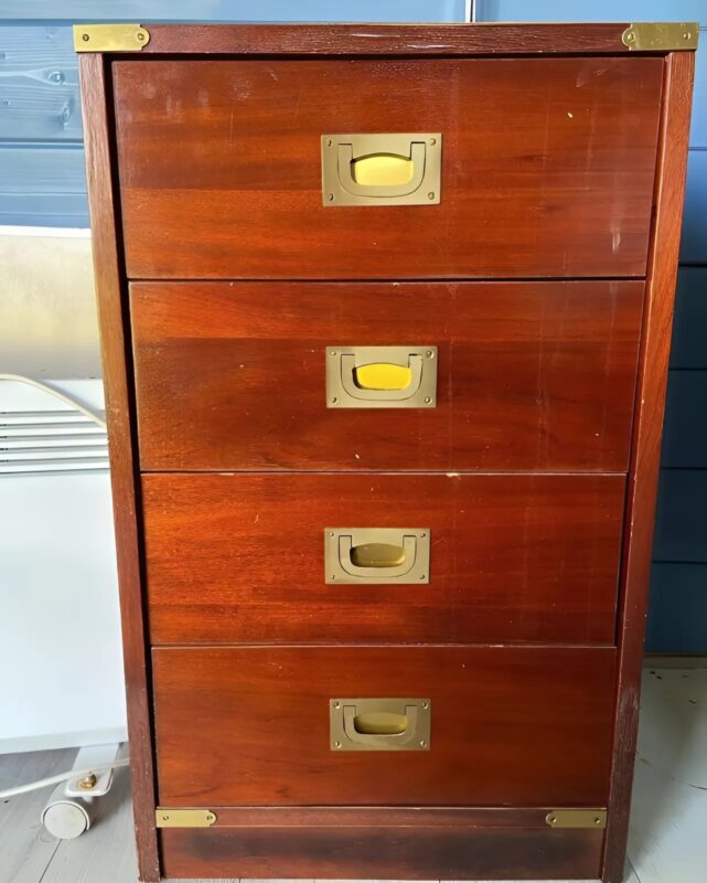 "Mon mari a transformé notre vieille commode en une véritable œuvre d'art : photo avant/après