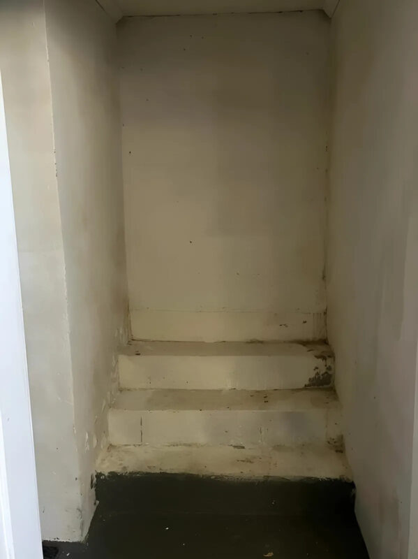 On a trouvé dans la cave de la nouvelle maison des escaliers qui ne conduisent nulle part : à quoi servent-ils ?