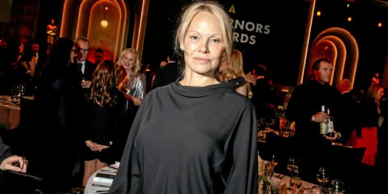Pamela Anderson continue de surprendre sans maquillage : Voici à quoi ressemble l'ancienne star de « Baywatch »