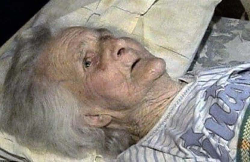 Un fils a mis sa maman dans un foyer pour personnes âgées, où il lui rendait visite périodiquement