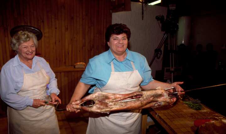 Maïté : L'animatrice emblématique de l’émission culinaire culte La Cuisine des Mousquetaires s’est éteinte à l’âge de 86 ans