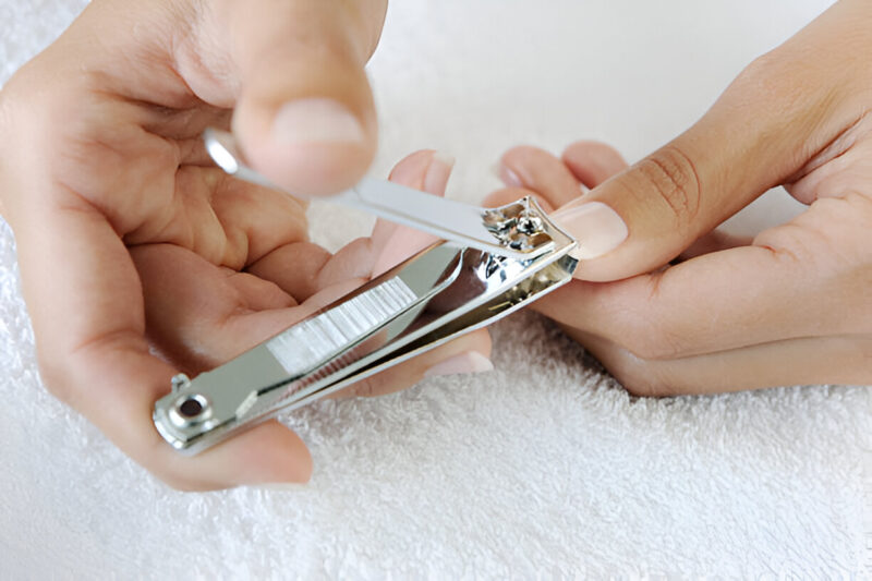 Le rôle secret du coupe-ongles : des fonctions insoupçonnées pour ce « petit trou rond » dont vous ignoriez l'existence